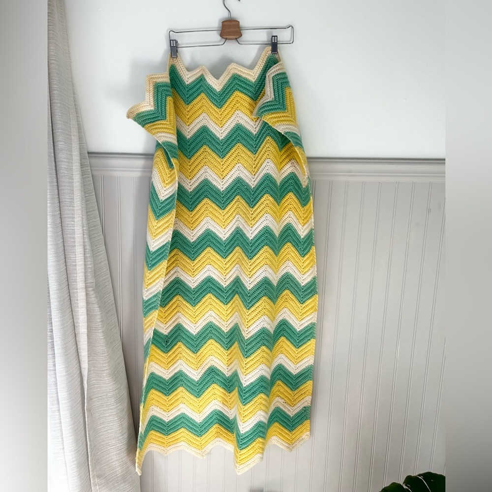 Vintage Green Yellow Cream Chevron Crochet Knit Patterned Throw Blanket
